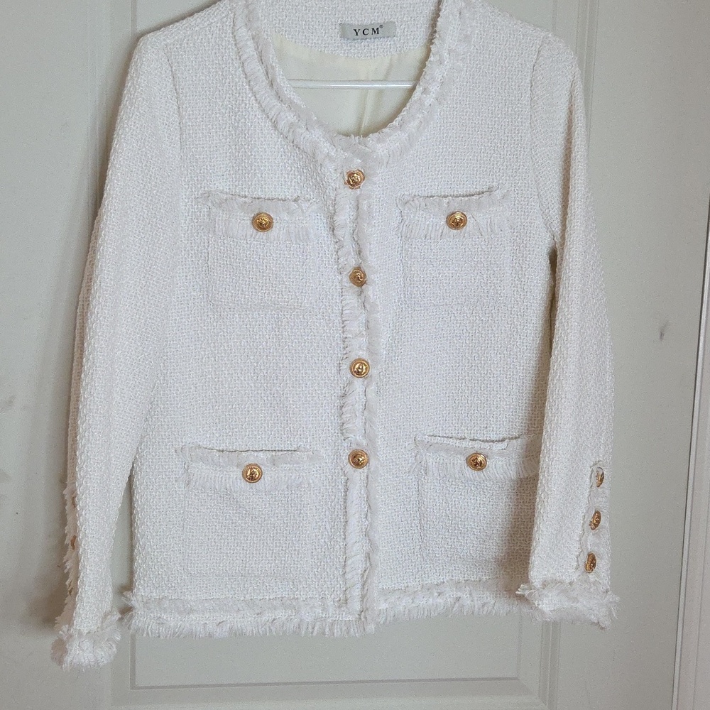 Chic White Textured Jacket with Gold Buttons - Picture 2 of 6